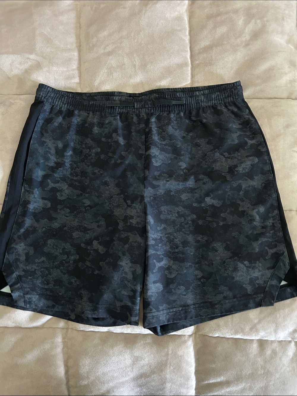 Tek Gear Black & Gray Camo Athletic Shorts NWOT boys XL Husky